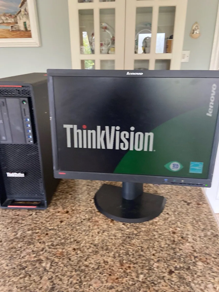 LENOVO. Thinkstation   &  screen - Image 3