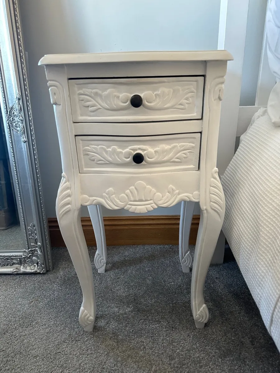 Bedside Lockers & Matching Chest of Drawers - Image 1