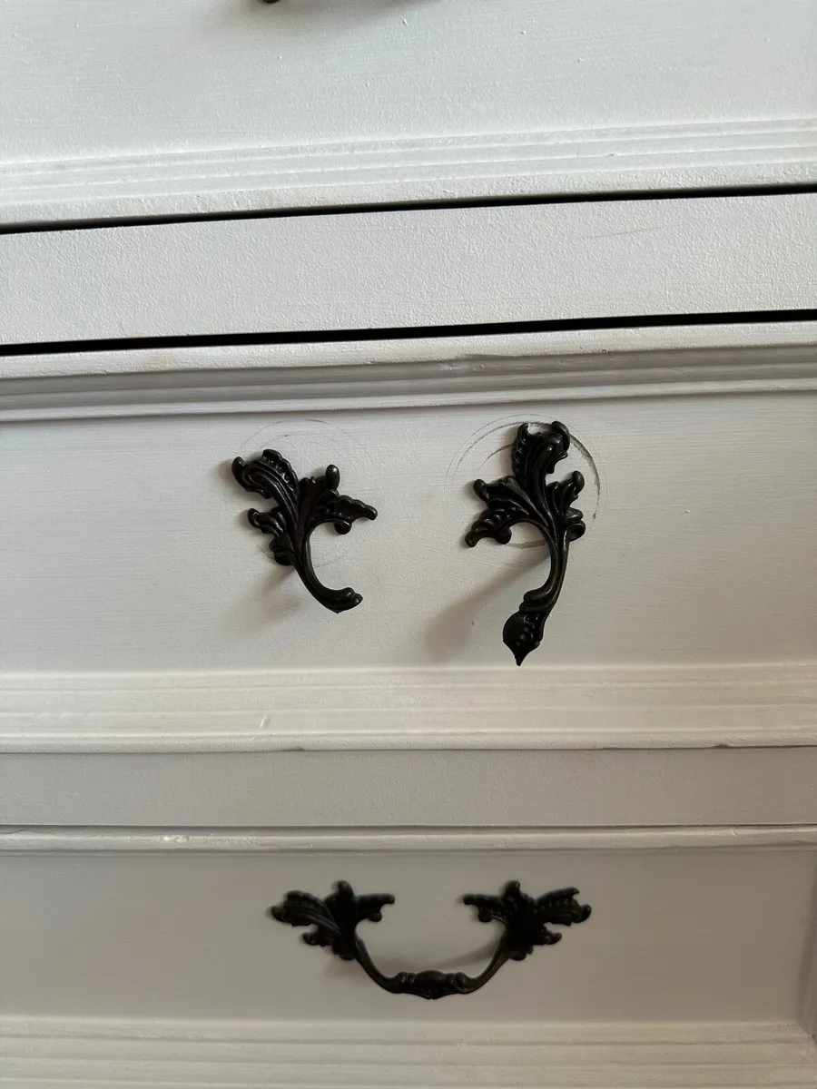 Bedside Lockers & Matching Chest of Drawers - Image 4