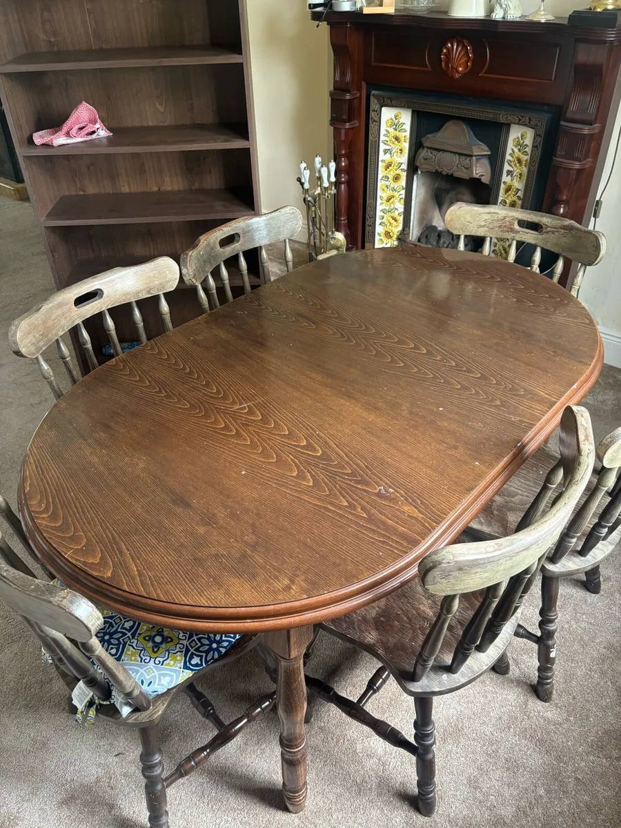 Table and chairs - Image 2