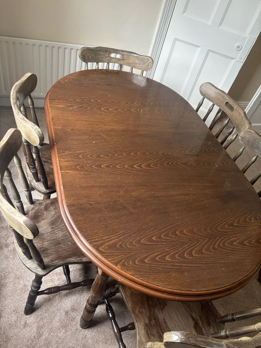 Table and chairs - Image 3