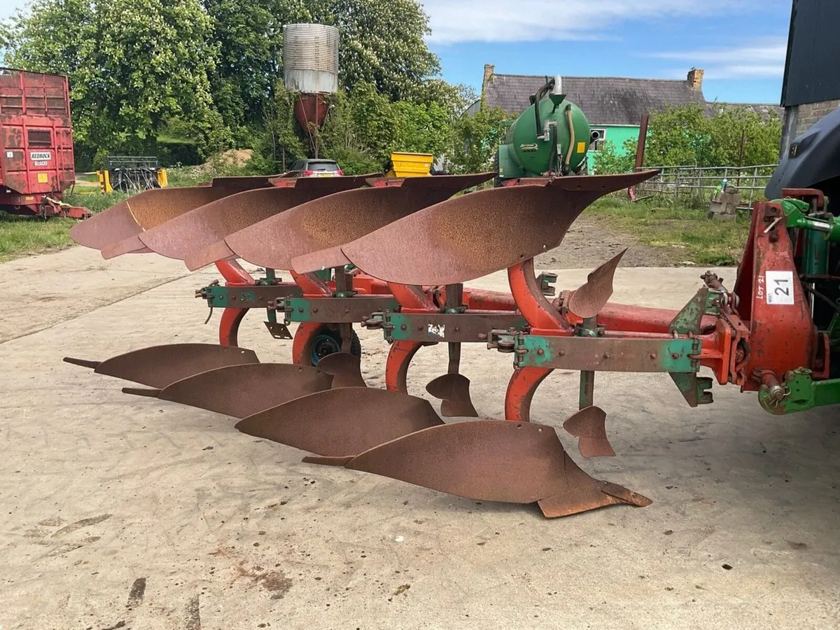 KVERNLAND 4 FUR REVERSIBLE PLOUGH - Image 4