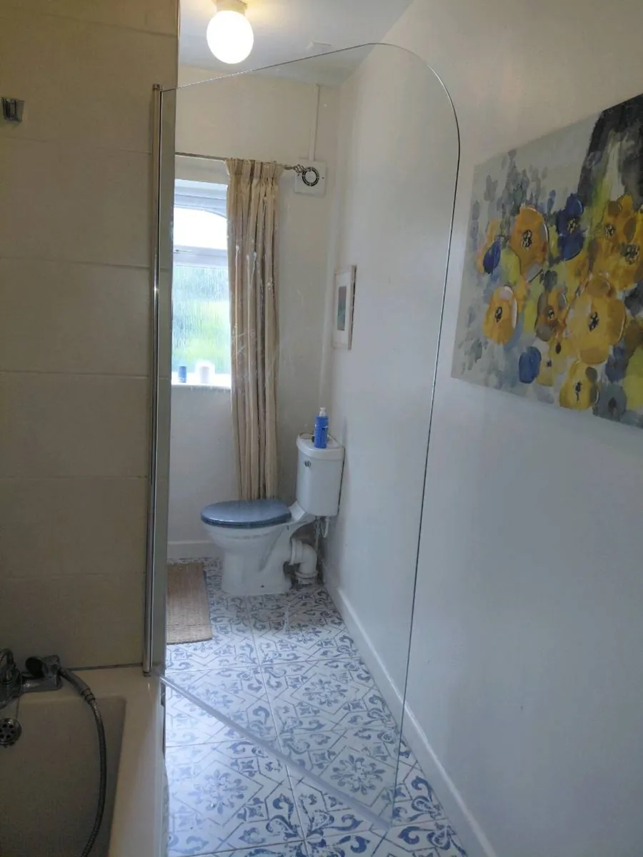 GLASS BATH SHOWER SCREEN - Image 3