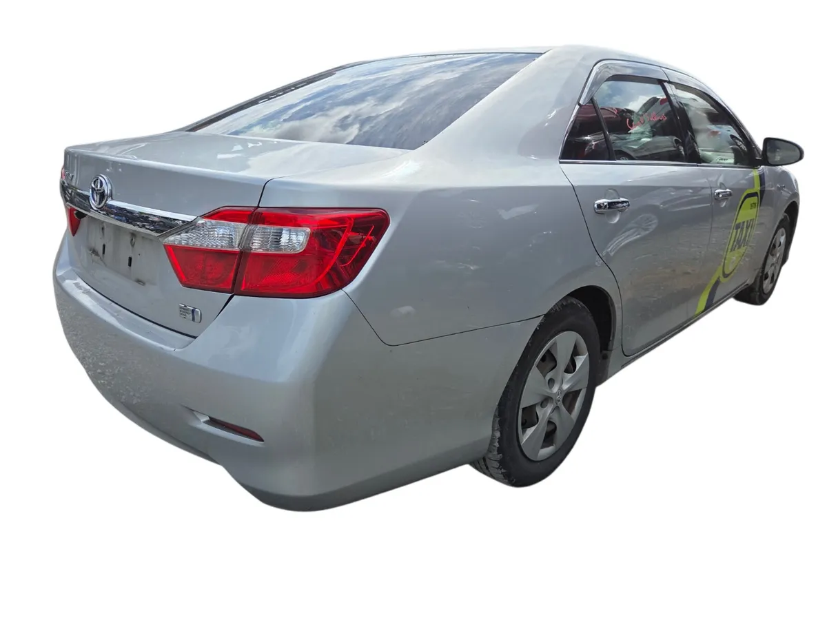 2014 TOYOTA CAMRY HYBRID For Breaking/Dismantling - Image 3