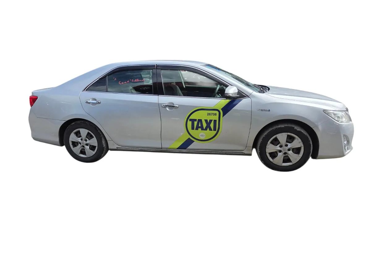 2014 TOYOTA CAMRY HYBRID For Breaking/Dismantling - Image 2