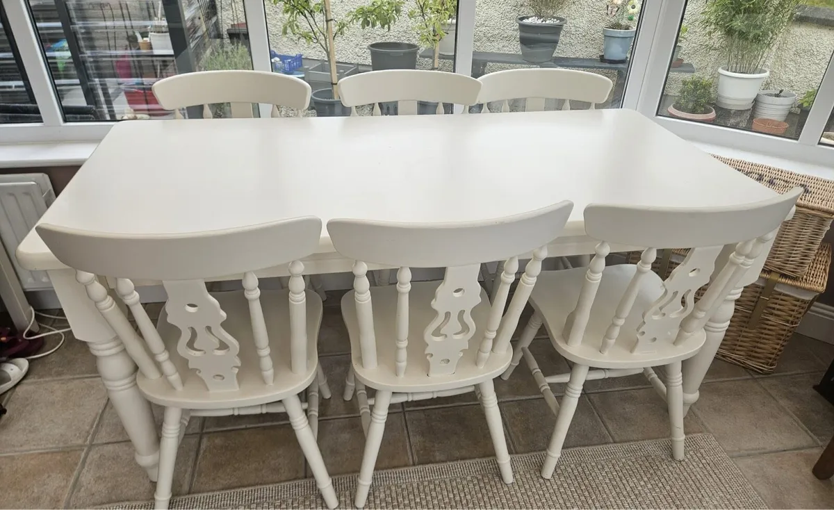 Solid pine dining table and six chairs - Image 3