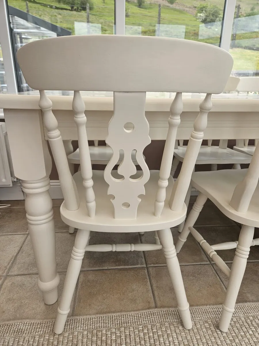 Solid pine dining table and six chairs - Image 4