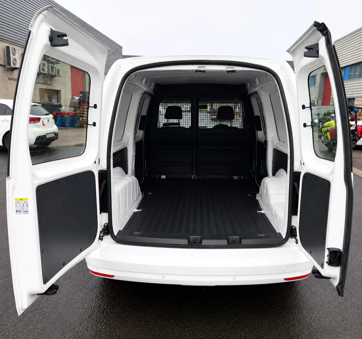 192 Volkswagen Caddy 66,000km - Image 4