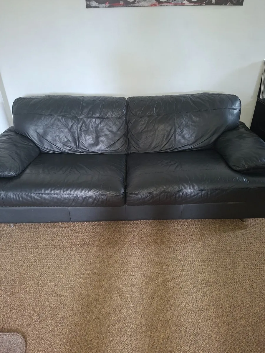 Couch. A 3 and 2 seater for 425 - Image 2