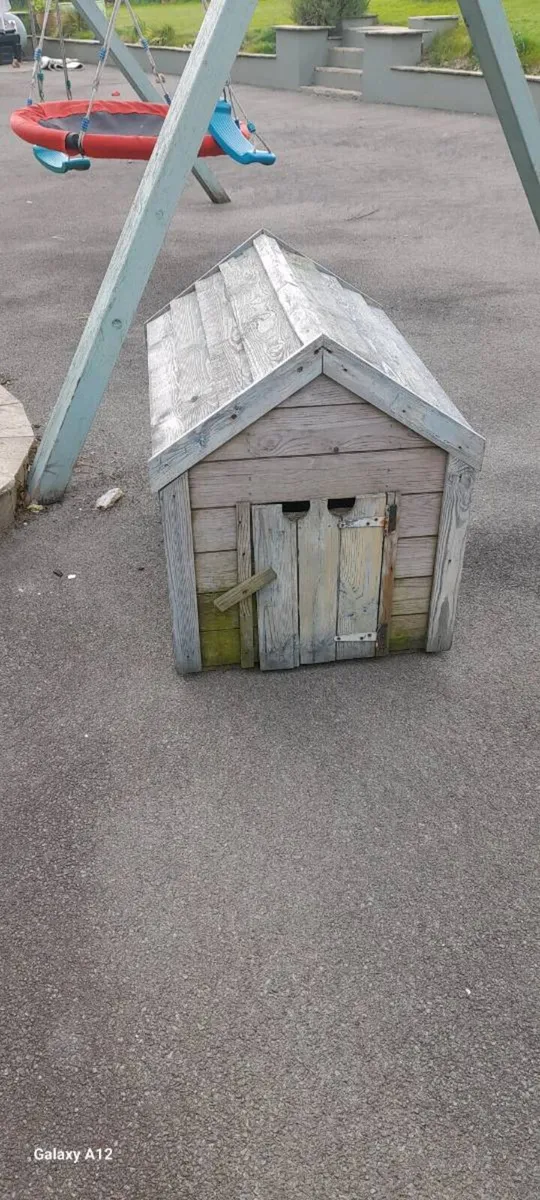 Dog house - Image 1
