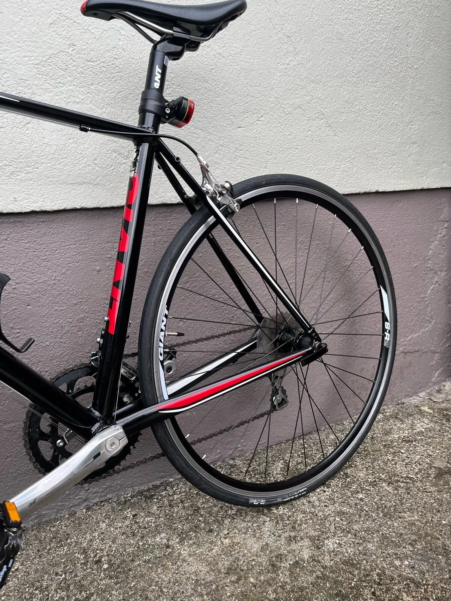 Giant Defy  Road bike. - Image 3
