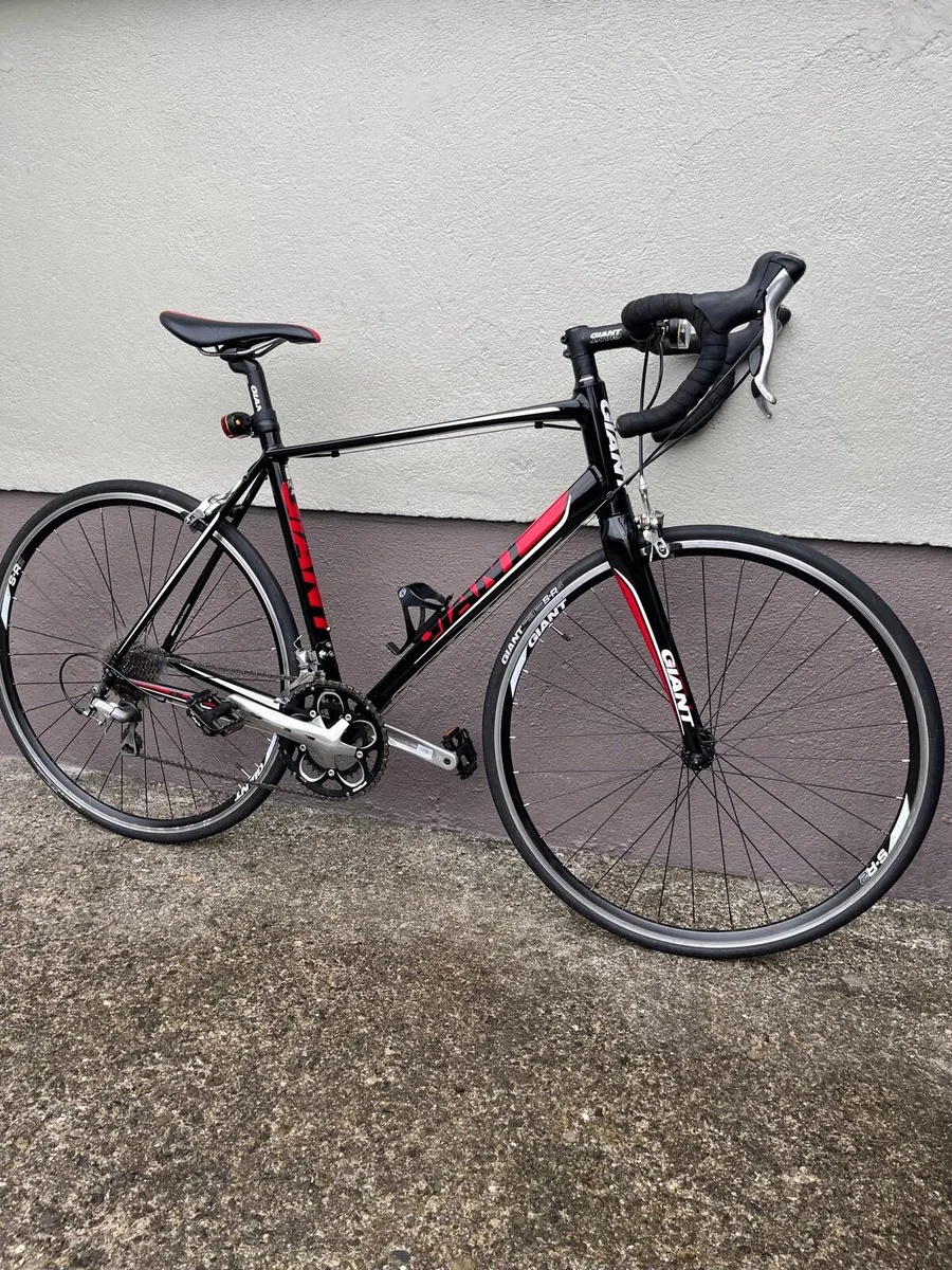 Giant Defy  Road bike. - Image 4