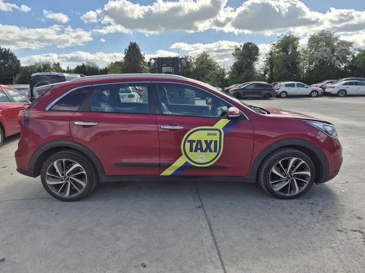 2017 Kia Niro Hybird *For Parts* - Image 4