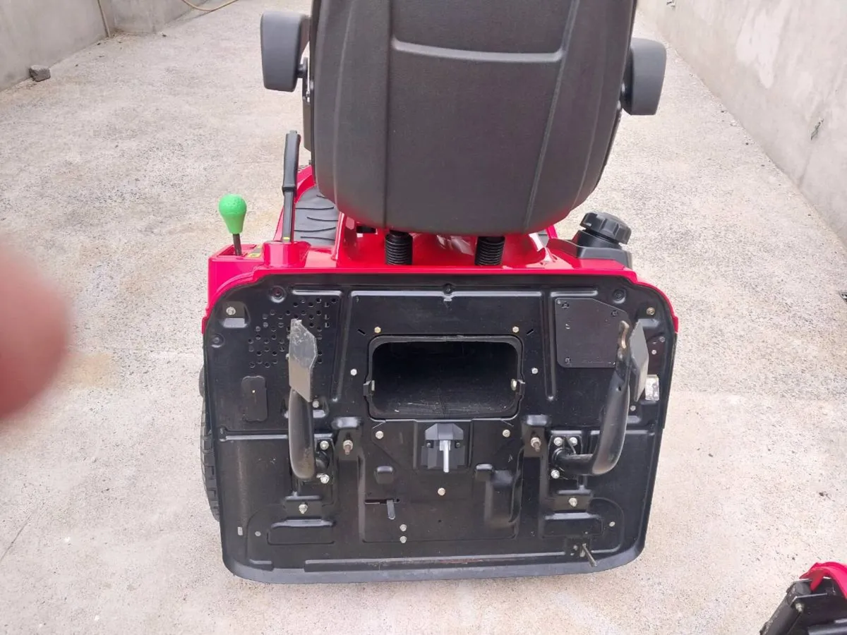 Tractor lawnmower - Image 2