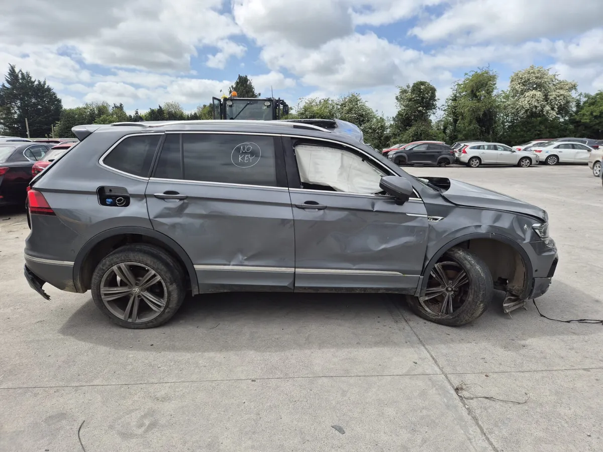 2020 VW Tiguan *For Parts* - Image 2