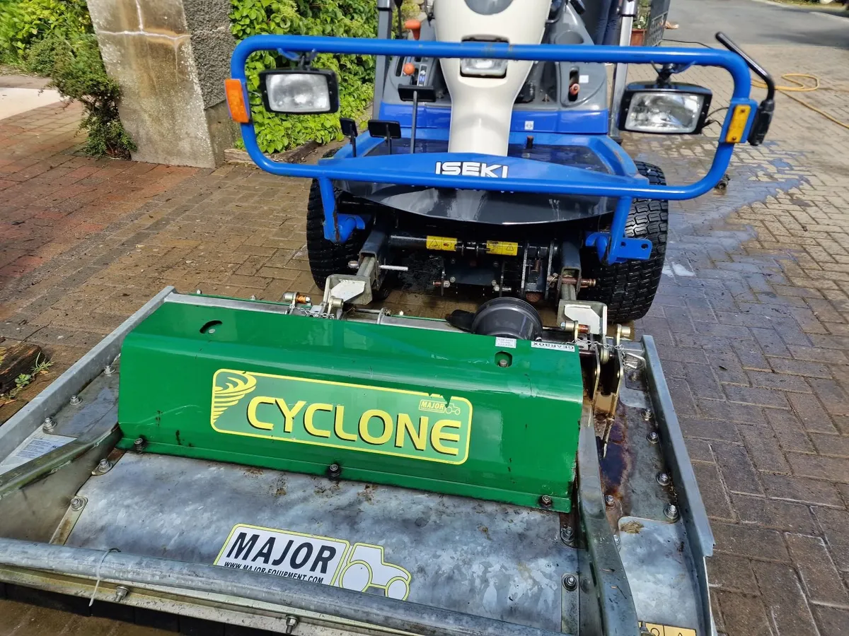 ISEKI SF370 ride on mower lawnmower - Image 3