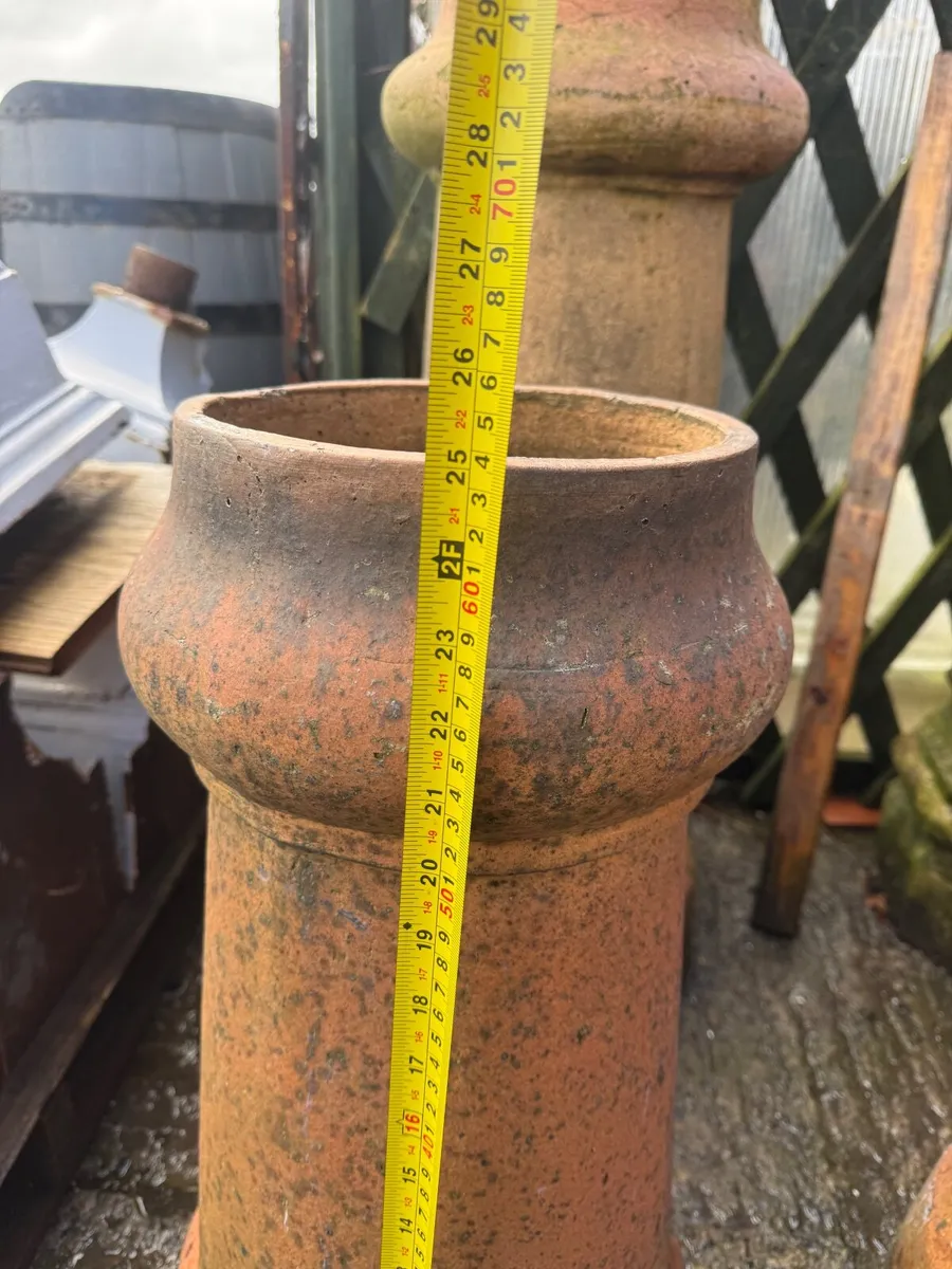 Pair of reclaimed Dublin chimney pots - Image 2