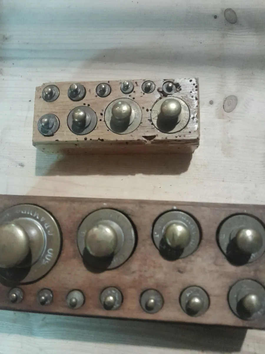 Vintage  brass weights - Image 3