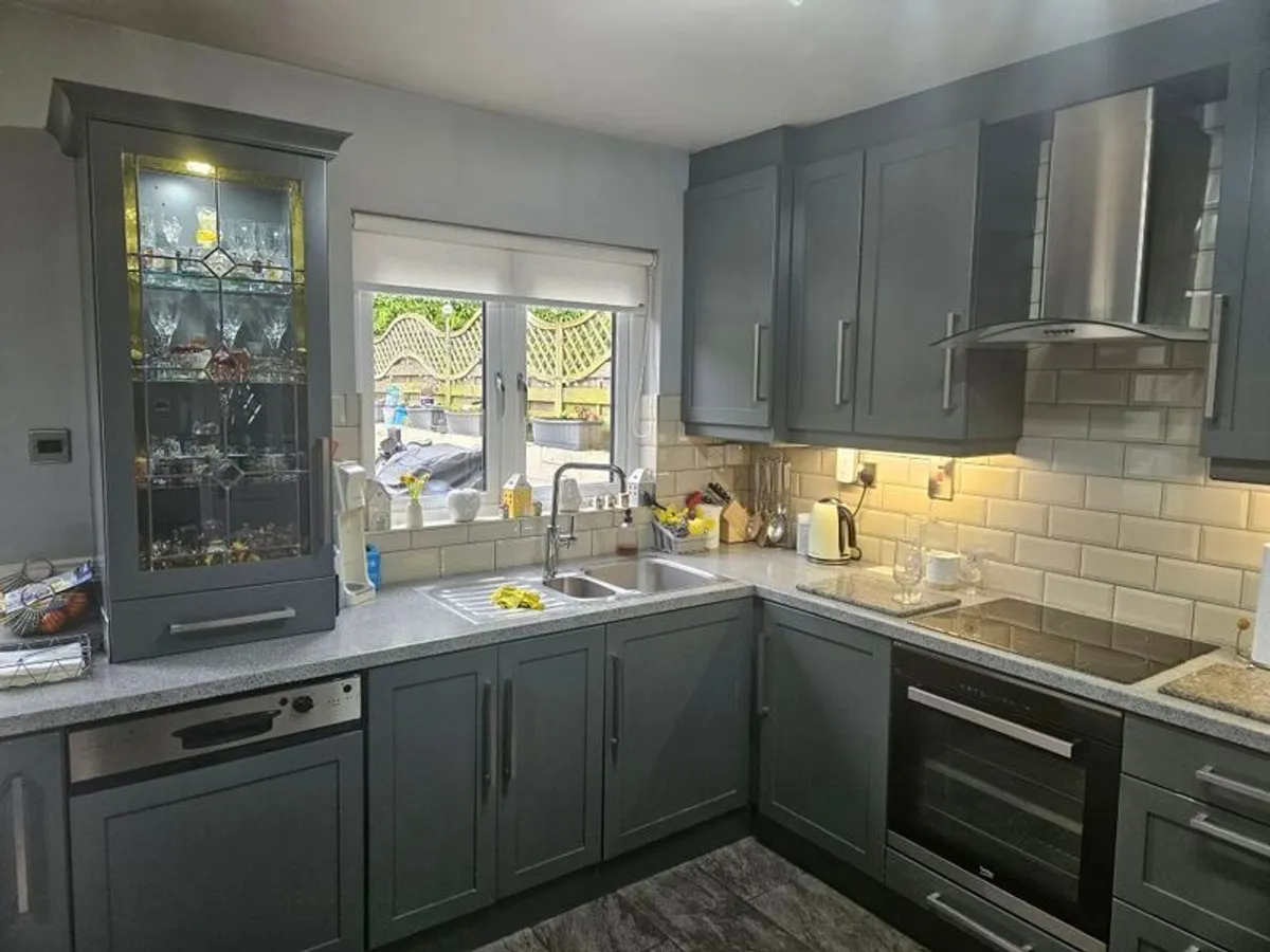 Full Kitchen - Image 1