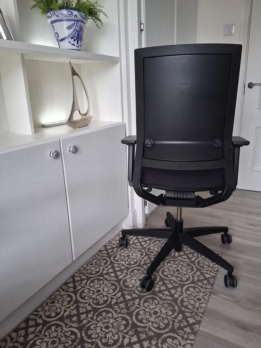 Ergonomic Office Chair - Image 2