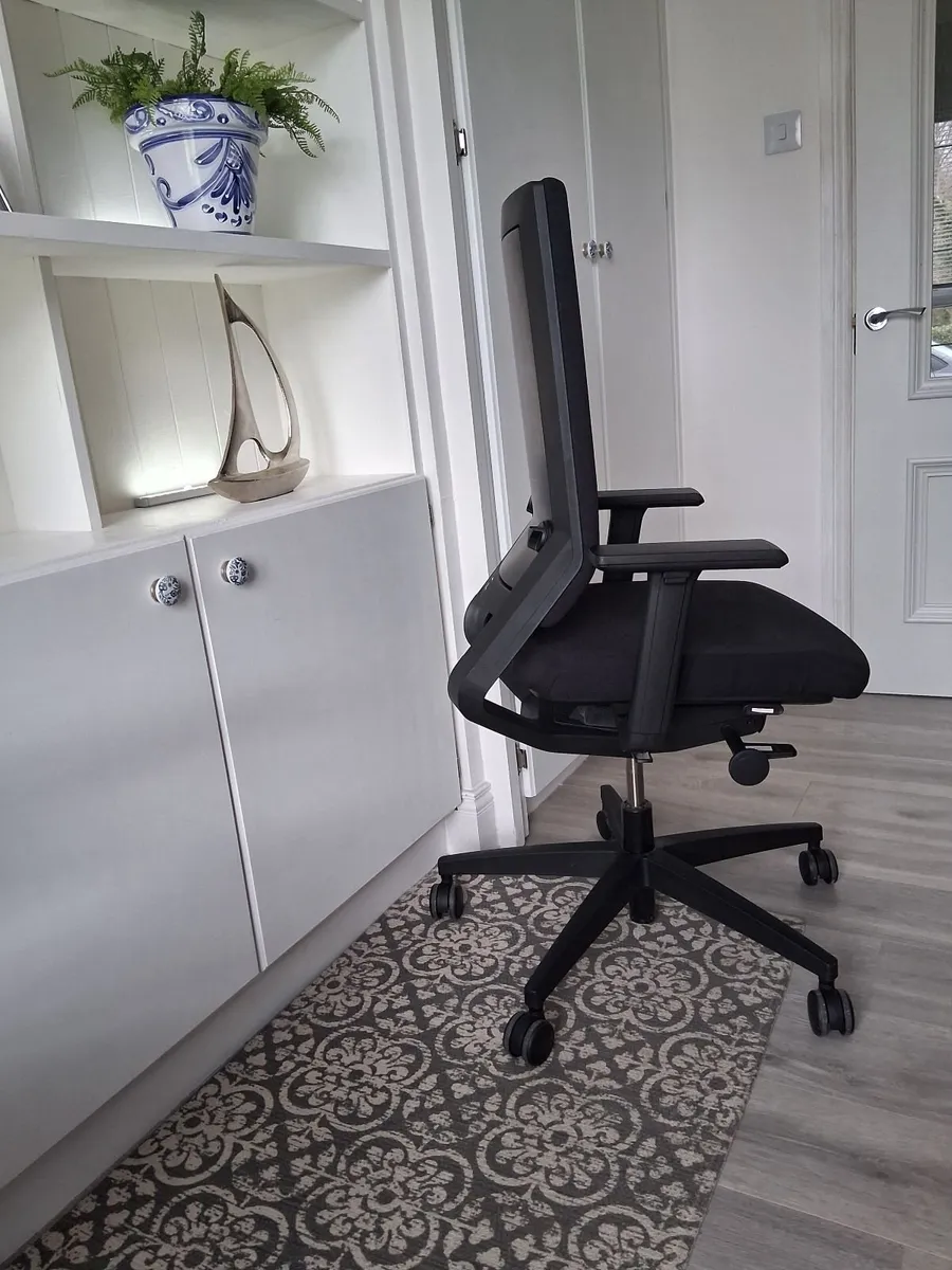 Ergonomic Office Chair - Image 3