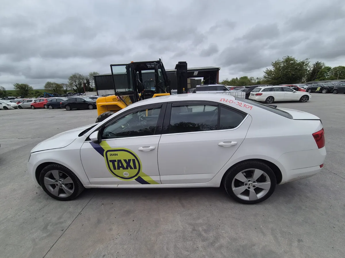 2017 Skoda Octavia *For Parts* - Image 4