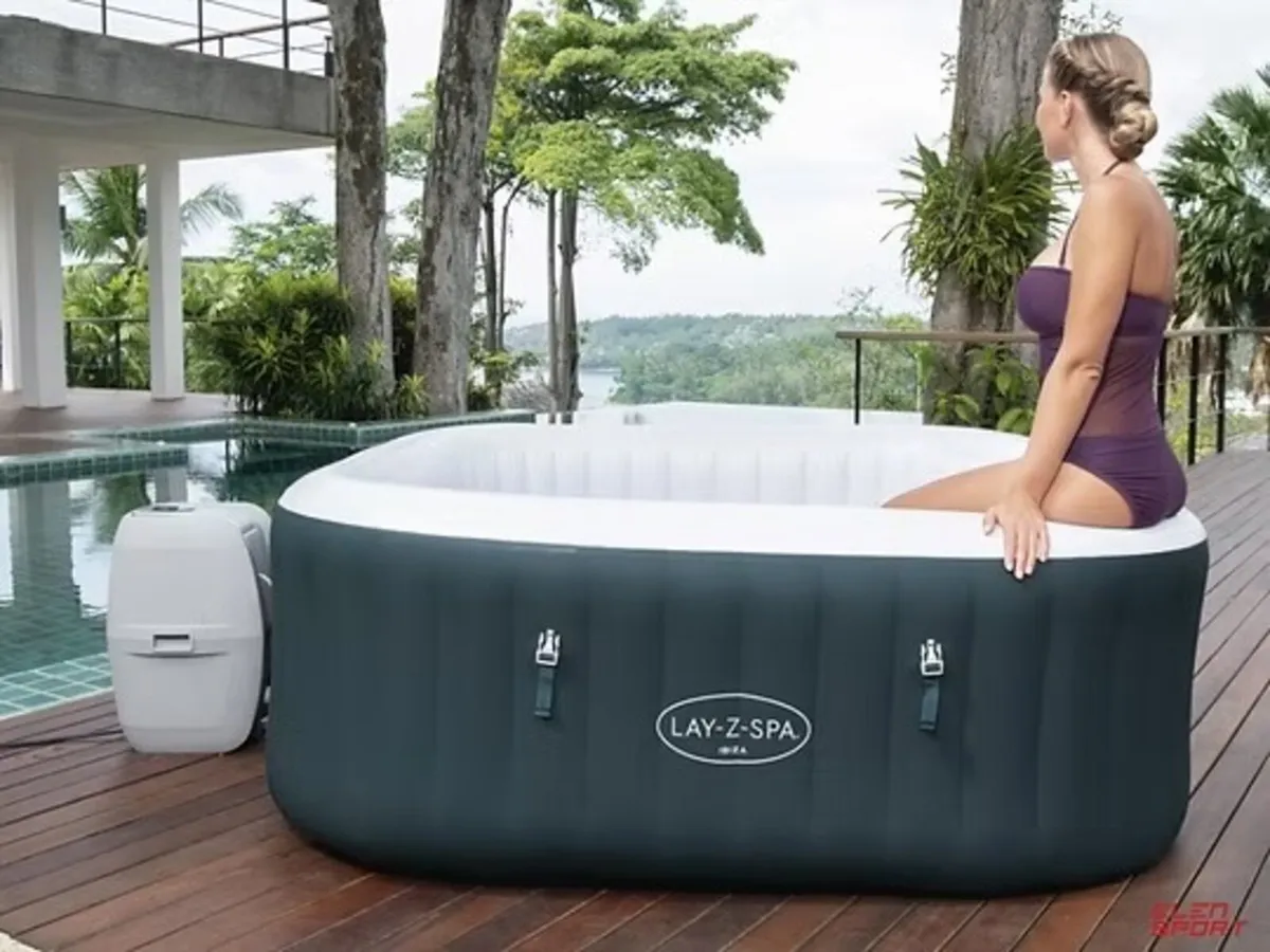 Lay-Z-Spa Ibiza AirJet™ Hot Tub 4/6 person size - Image 2
