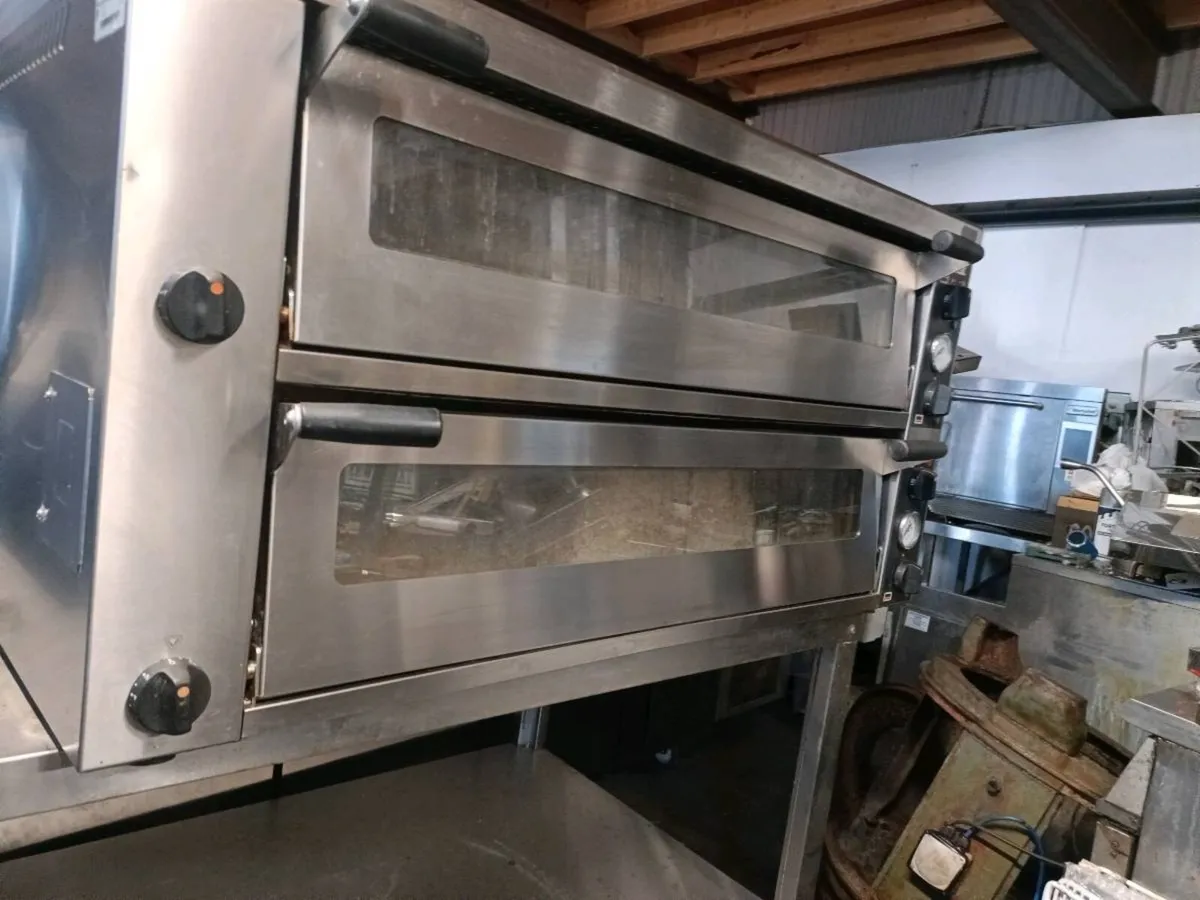 Lincat electric pizza oven - Image 4