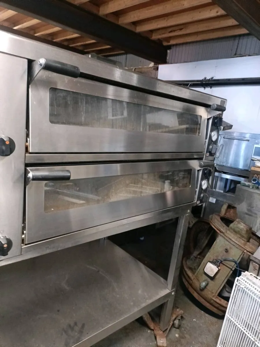 Lincat electric pizza oven - Image 2