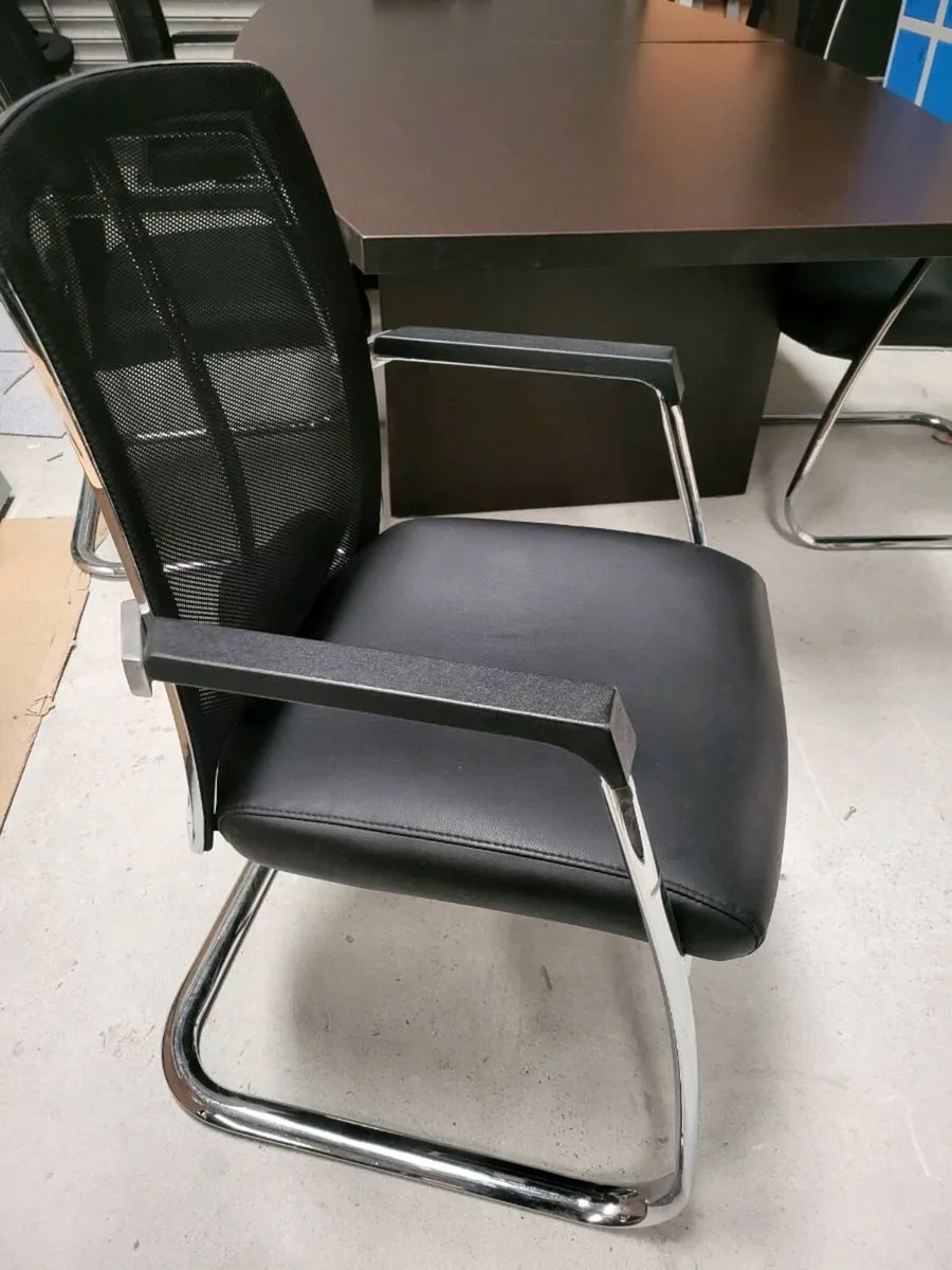 2.7m x 1.2m Boardroom Table & Chairs. - Image 3