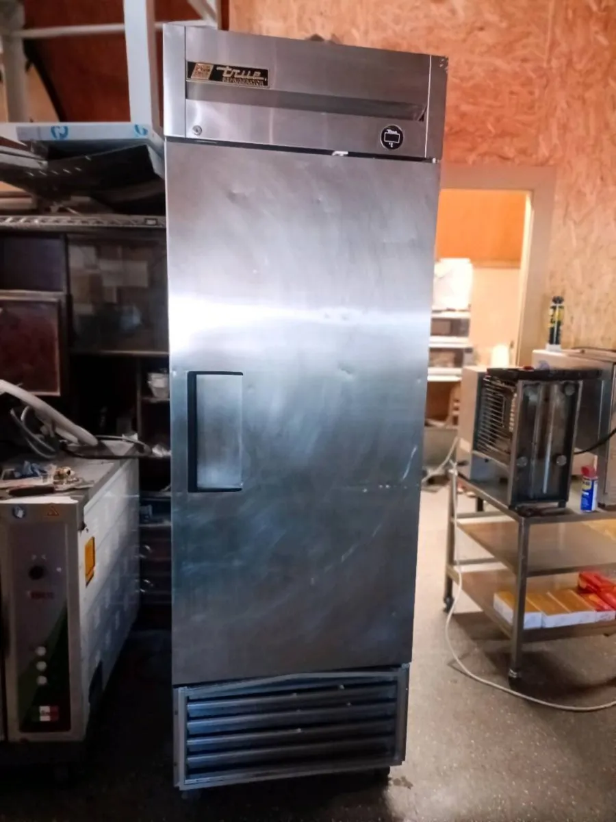 True American upright fridge - Image 2