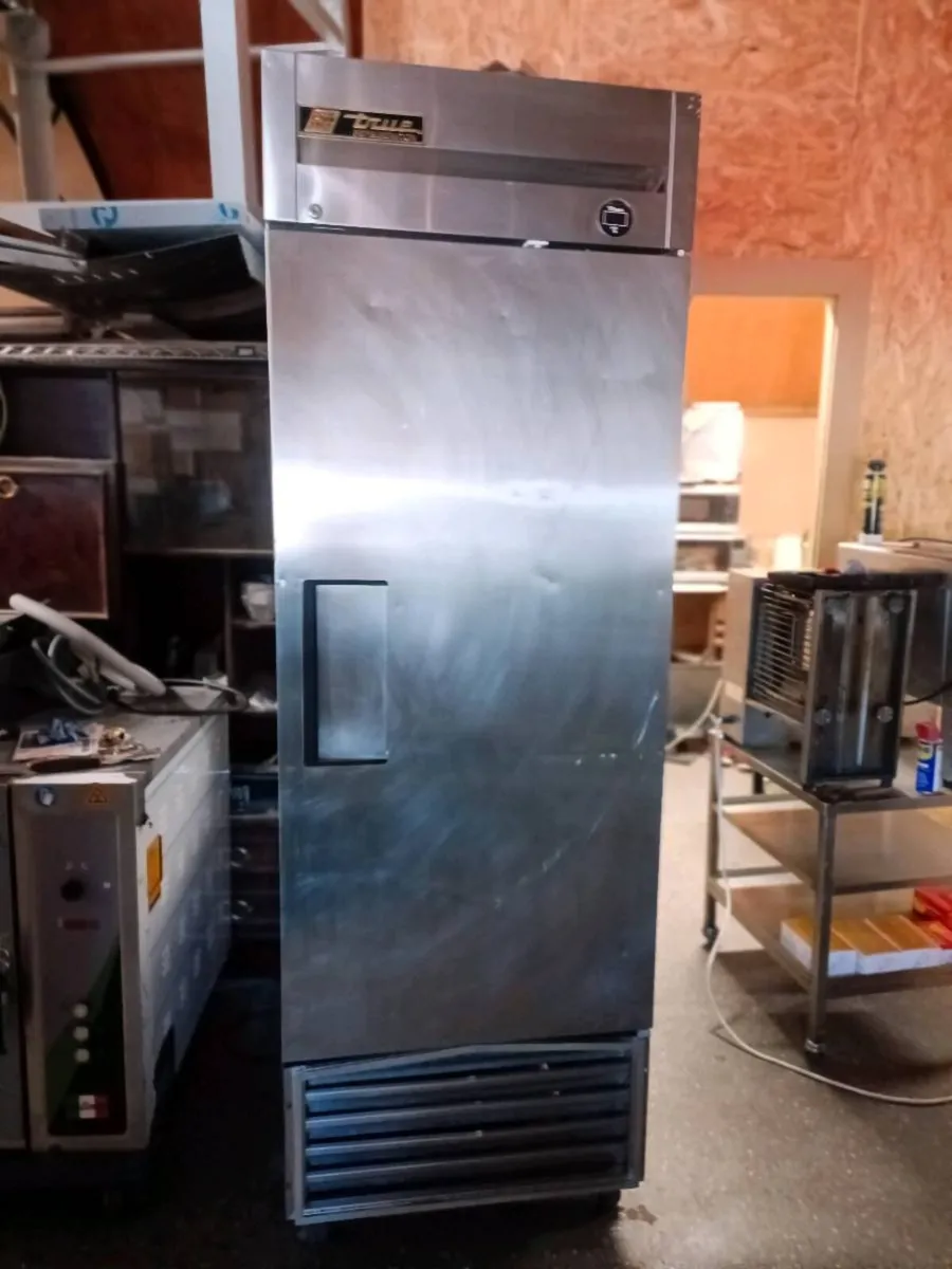 True American upright fridge - Image 3