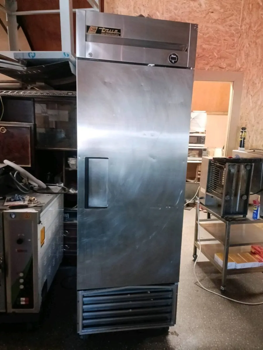 True American upright fridge - Image 4