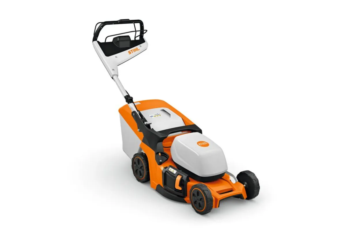 Stihl RMA 448.3 Cordless Lawnmower Kit - Image 1
