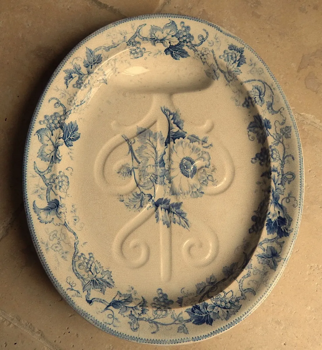 Large Vintage Serving Platter with Gravy Well - Image 3