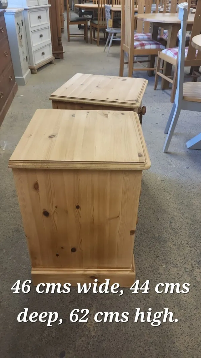 Vintage pitch pine bedside lockers - Image 3