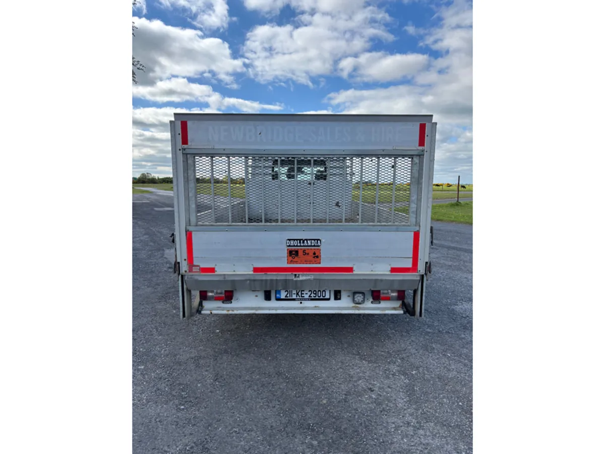 Maxus DELIVER 9 DROPSIDE WITH TAILLIFT - Image 2