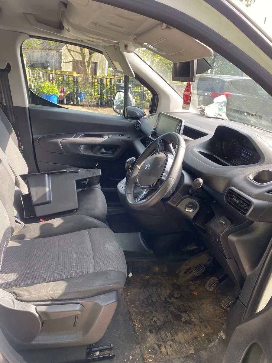 2019 Peugeot partner van - Image 2