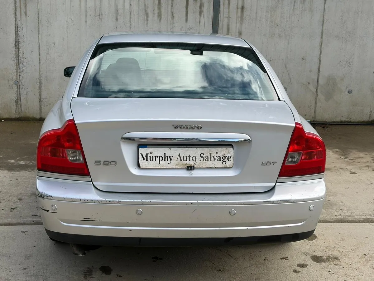 2005 Volvo S80 for parts - Image 2