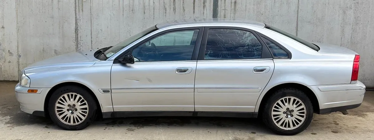 2005 Volvo S80 for parts - Image 3