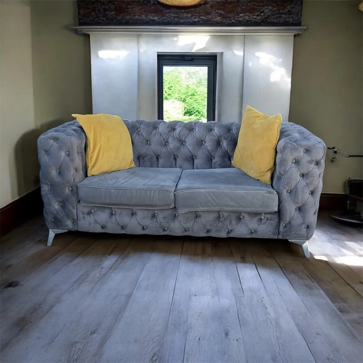 Beautiful chesterfield sofa - Image 1