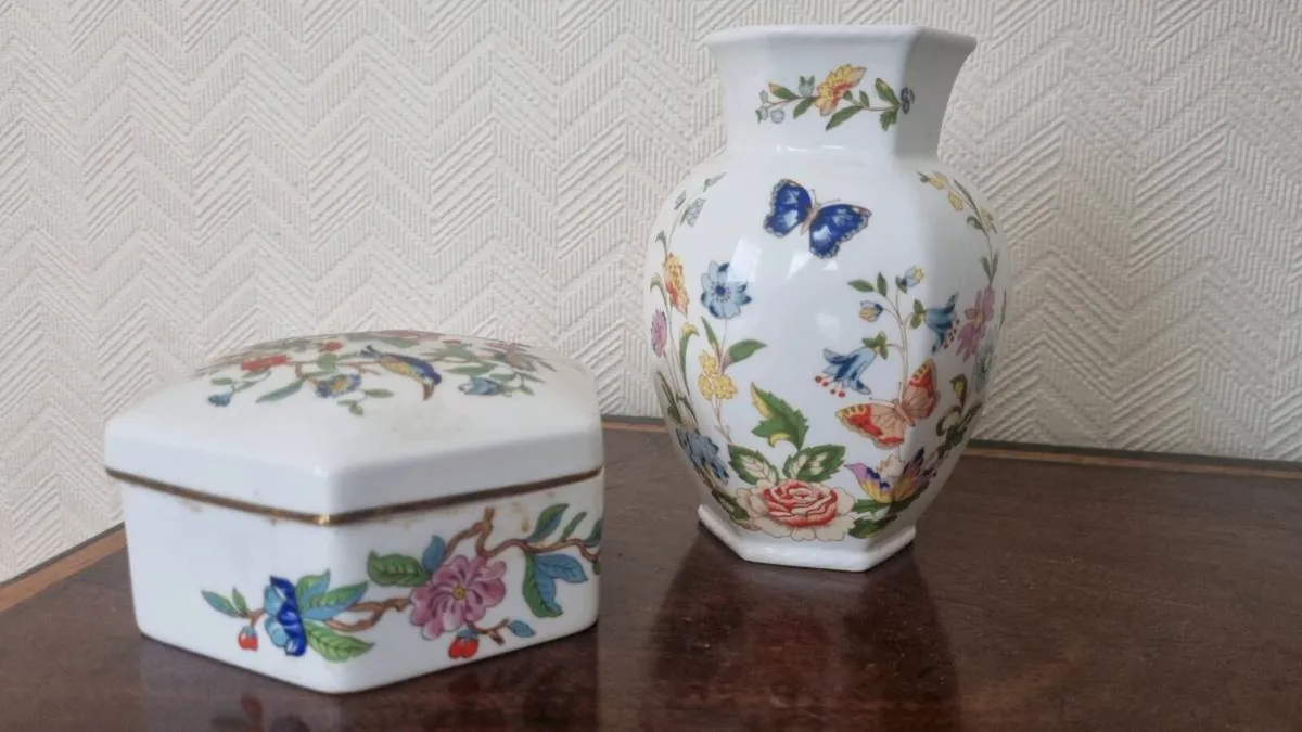 Vintage Anysley Trinket box and Vase - Image 1