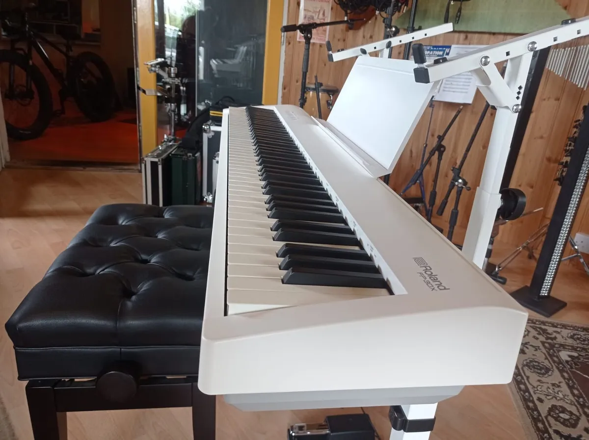 Roland FP-30X Piano Keyboard with Stand & Bench - Image 2