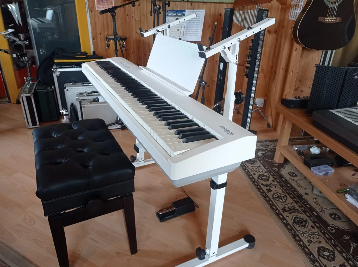 Roland FP-30X Piano Keyboard with Stand & Bench - Image 4