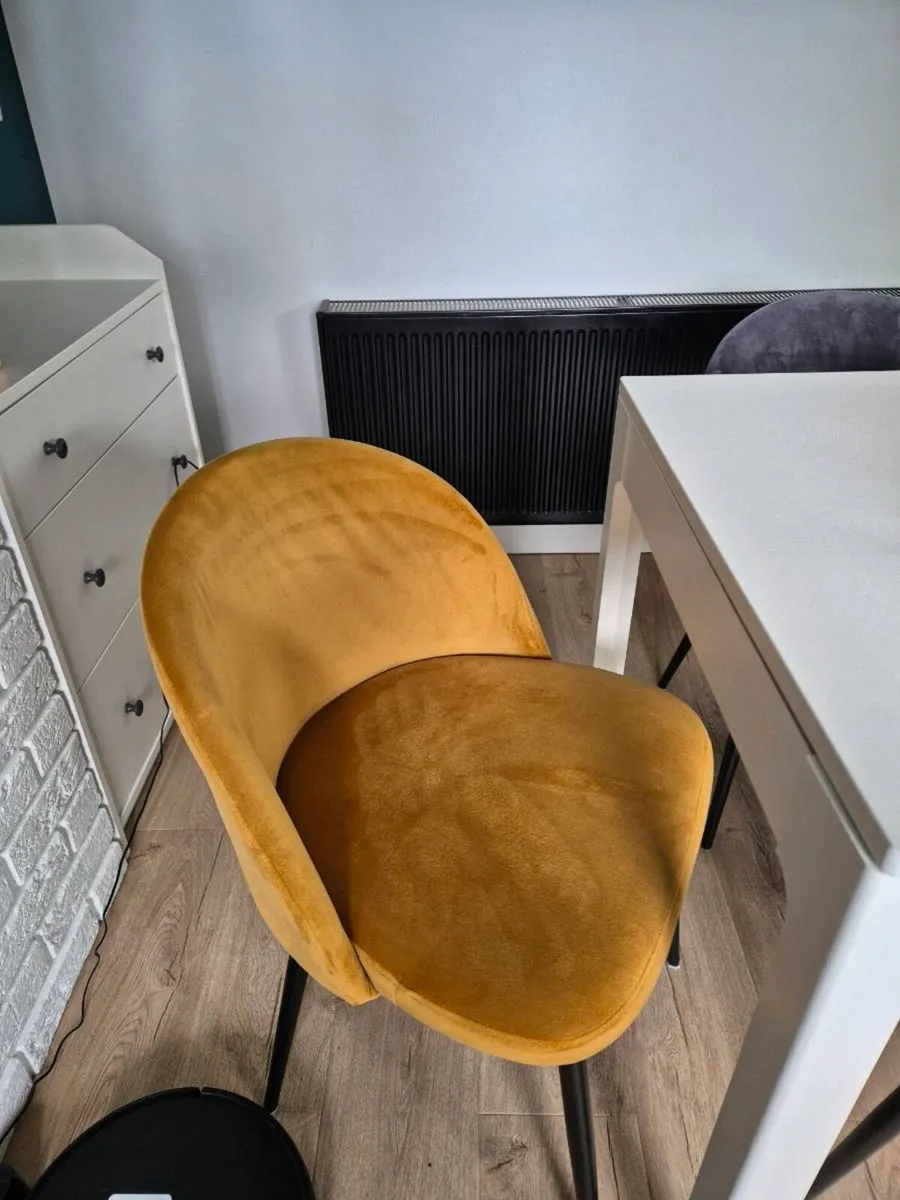 Dinning table - Image 4