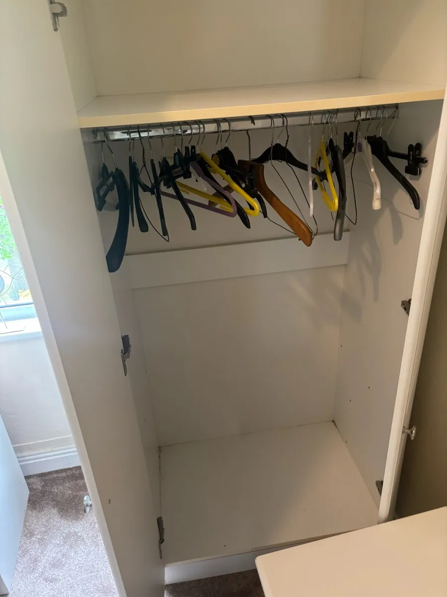 Set of drawers+ wardrobe+bedside locker - Image 2