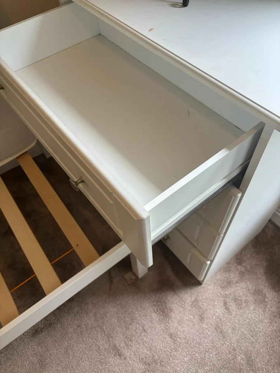 Set of drawers+ wardrobe+bedside locker - Image 4
