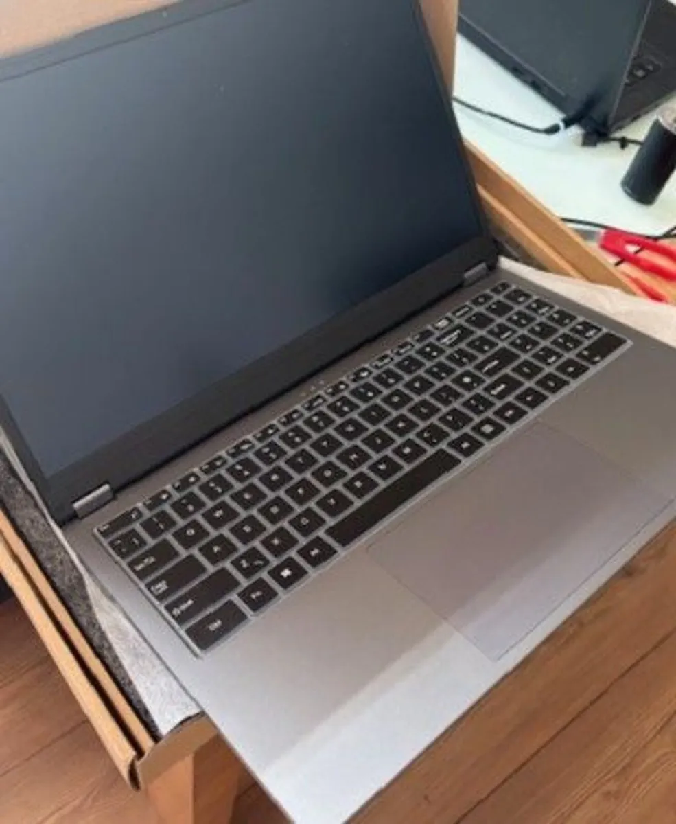 Laptop - Image 3