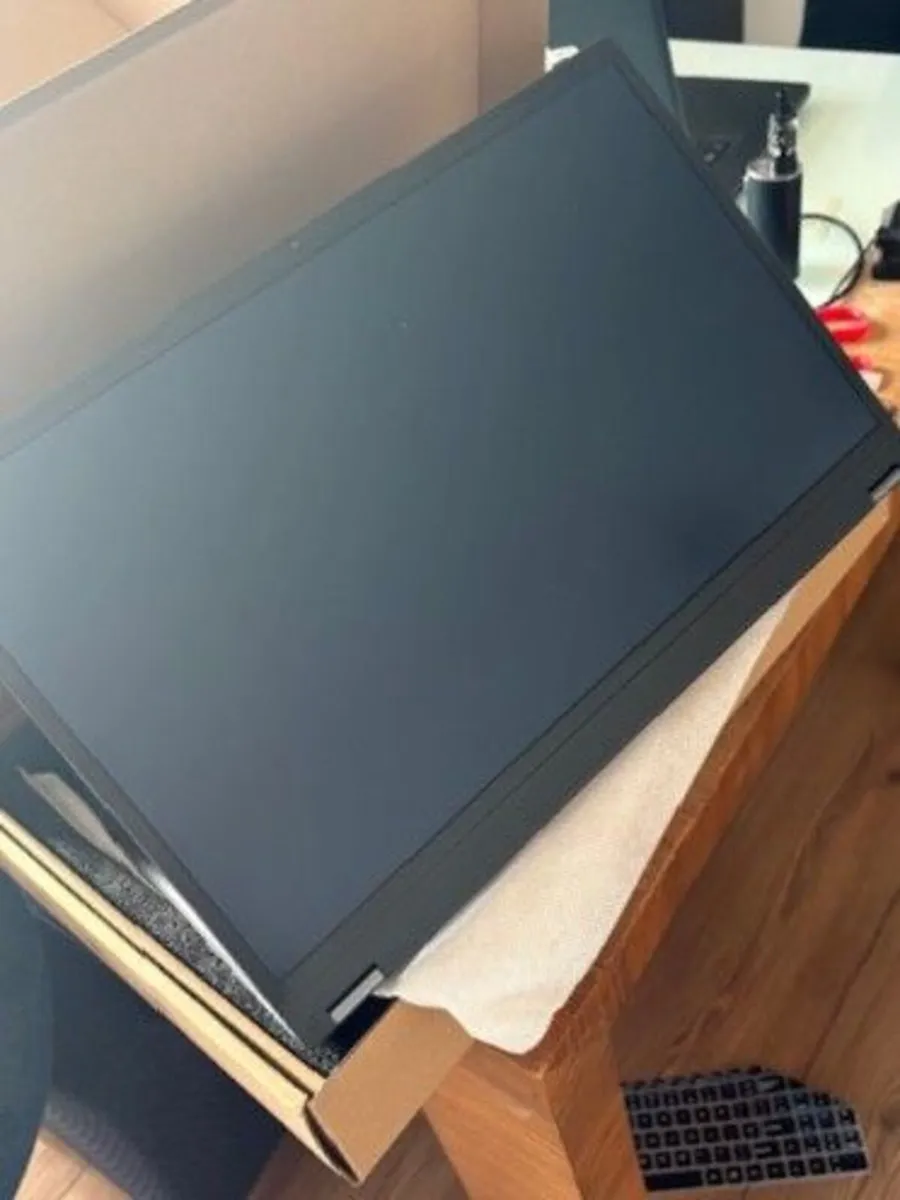 Laptop - Image 4