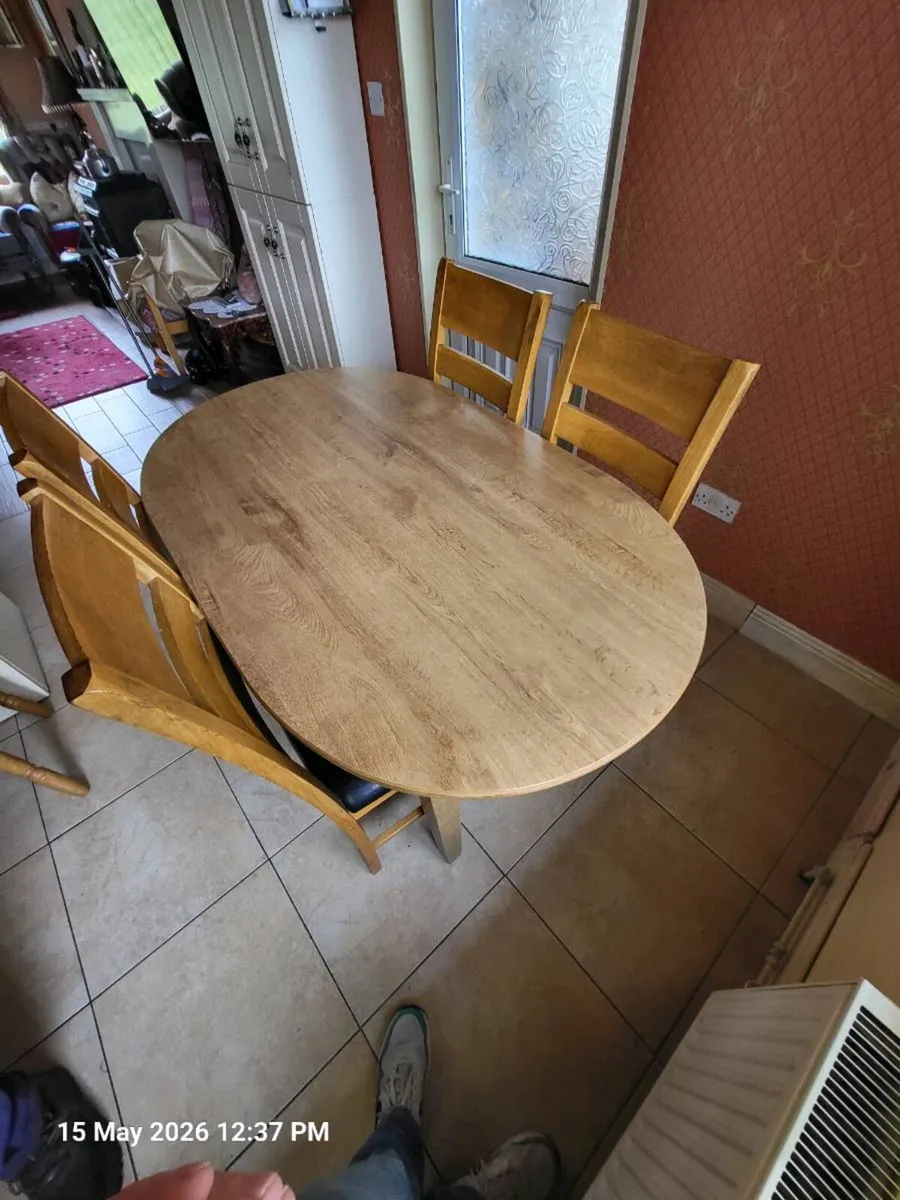 Solid oak kitchen table and chairs - Image 2